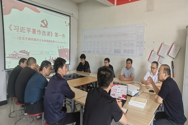 郭铭深入生产一线讲党课.jpg