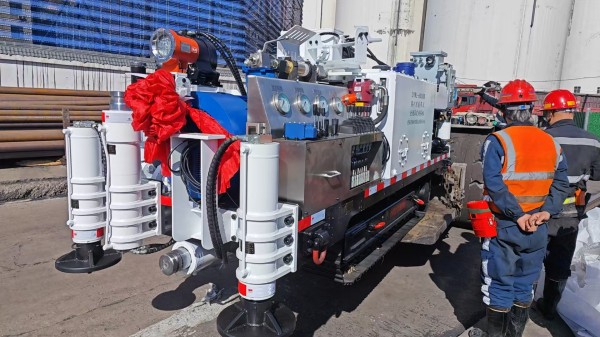 张家峁项目部引进先进定向钻机 助力探放水能力再升级.jpg